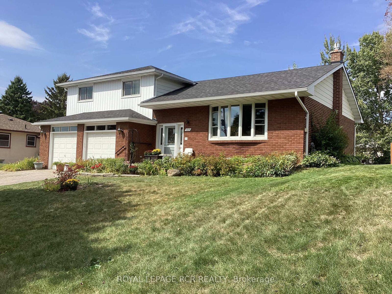 Property Photo: 1049 Elgin Street ON L3Y 3C3