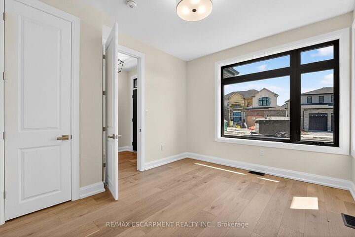 Property Photo: 6192 Curlin Crescent ON L2H 3W8