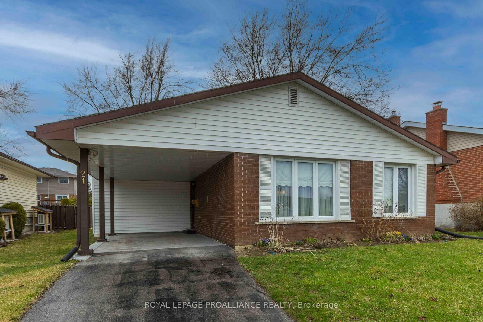 Property Photo: 21 Miron Road ON K8V 3H9