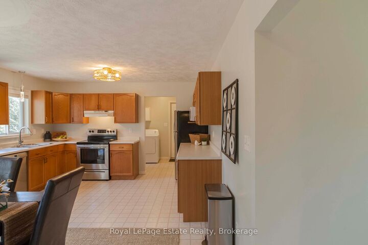 21 Sauble Woods Crescent — photo 1