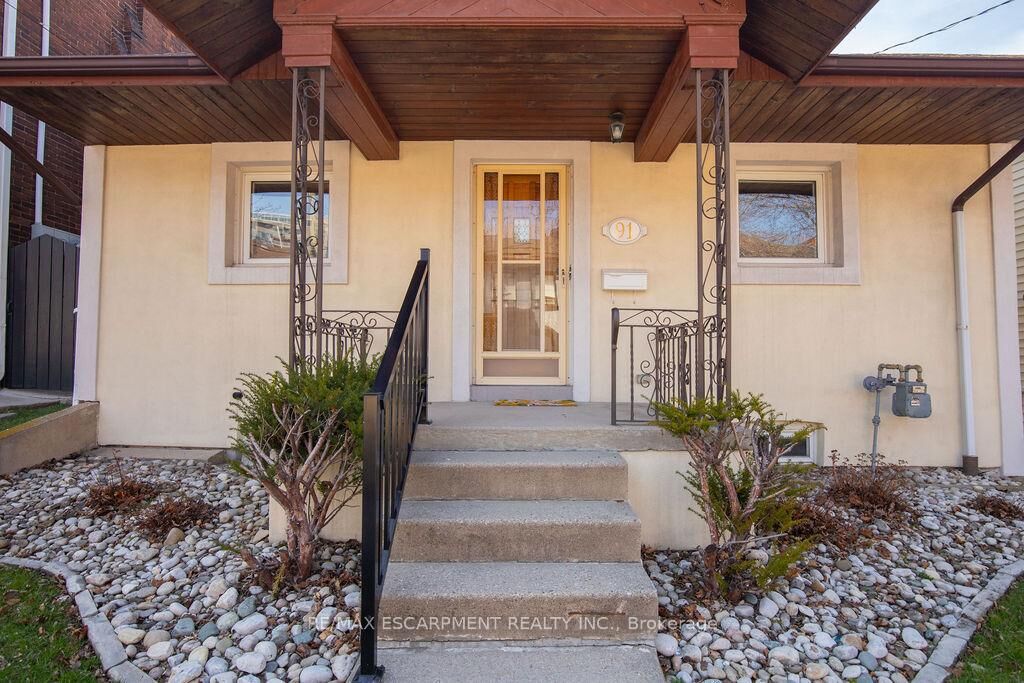 Property Photo: 91 Pearl Street N ON L8R 2Z2