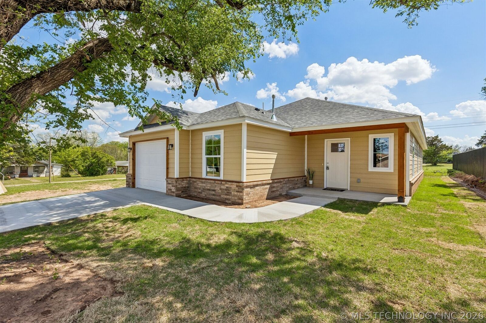 Property Photo:  107 W Vine Street  OK 74023 