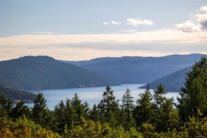 Photo de la propriété: 8100 Woodwyn Terr BC V8M 1S2