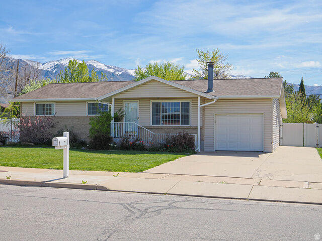 Property Photo:  930 N Amethyst St  UT 84041 