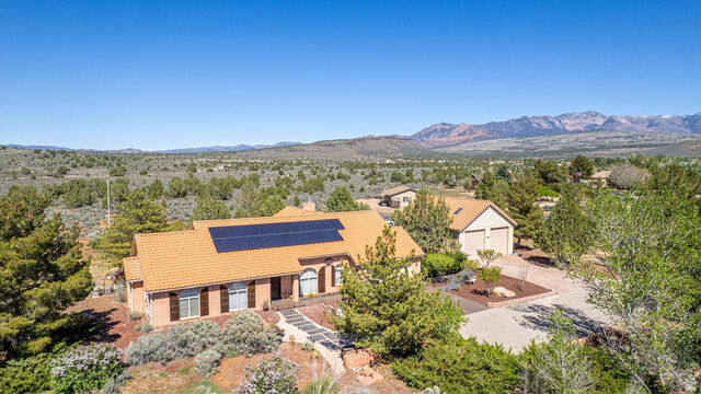 Property Photo:  1262 W Meadow Lark Cir  UT 84783 