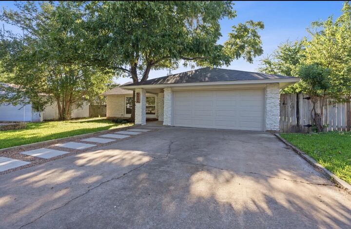 Property Photo:  5506 Salem Walk Drive  TX 78745 