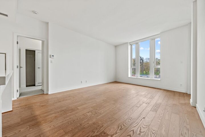 Property Photo: 7333 Murdoch Avenue 301 BC V6Y 0J8