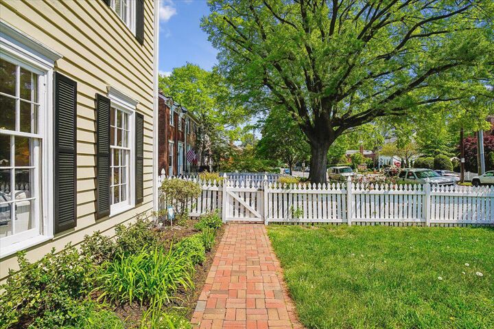 Property Photo:  513 Franklin Street  VA 22314 