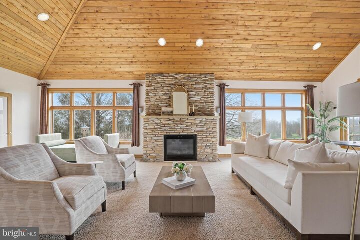 Property Photo:  2 Breezy Knoll  PA 17543 