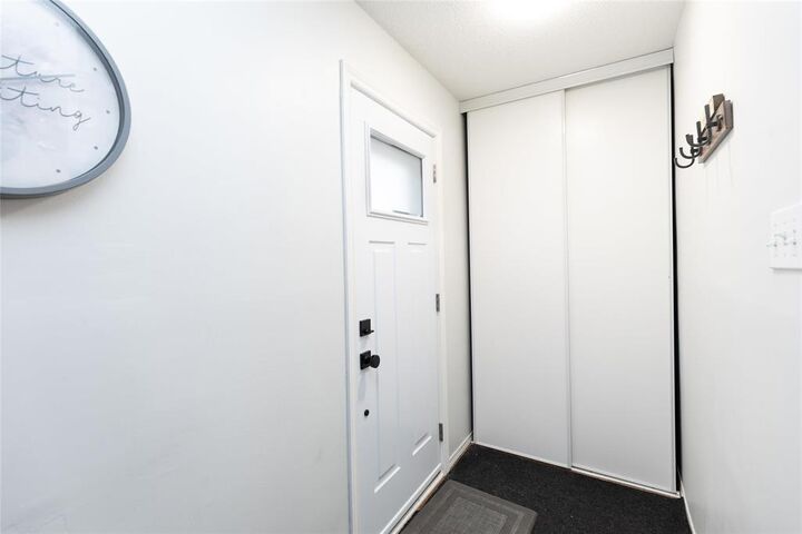 Property Photo:  81 Leicester Square  MB R3J 1C1 