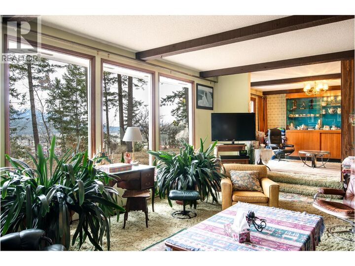 Property Photo: 1420 Birch Crescent BC V0A 1H6