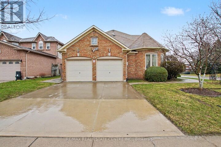 Property Photo:  342 Saginaw Parkway  ON N1T 1R8 