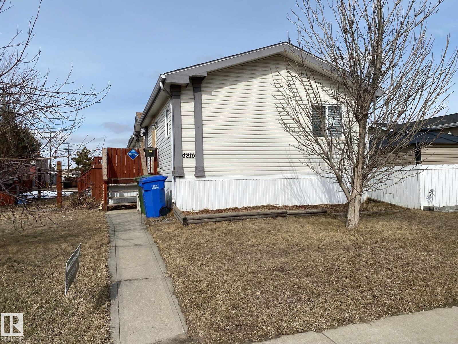 Property Photo: 4816 48 Avenue AB T9A 0E7
