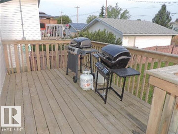 Property Photo: 1318 8 Avenue AB T9M 1N6