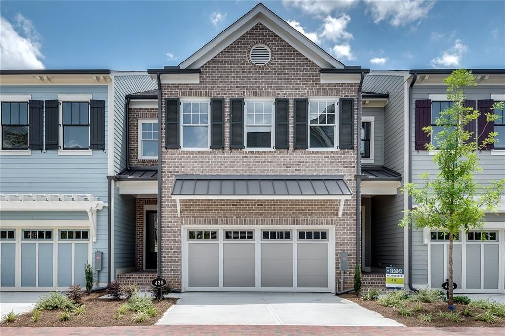 Property Photo: 435 Maplewood Drive GA 30075