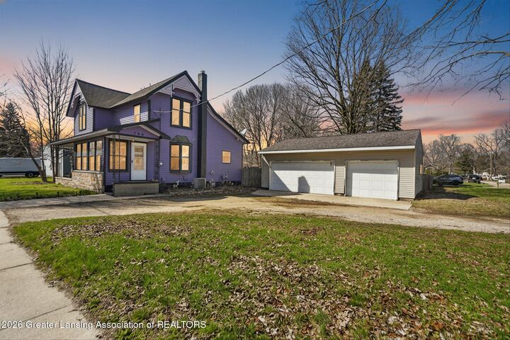 Property Photo: 206 W Shepherd Street MI 48813