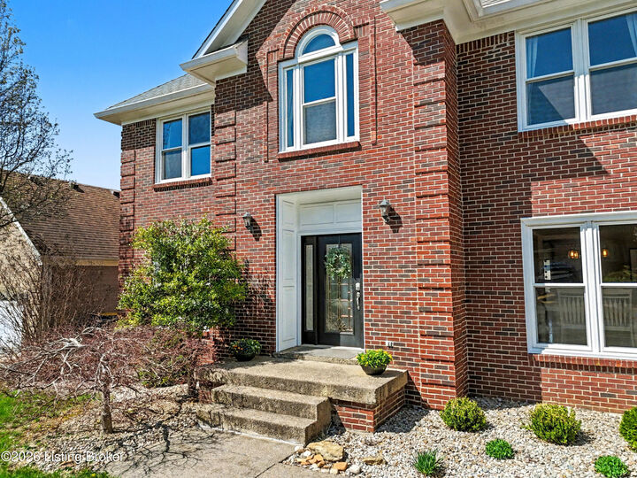 Property Photo: 2614 Hedgepath Trail KY 40245