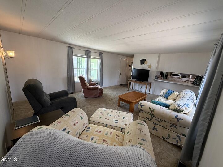 Property Photo:  610 Yorkshire Lane  ND 58504 