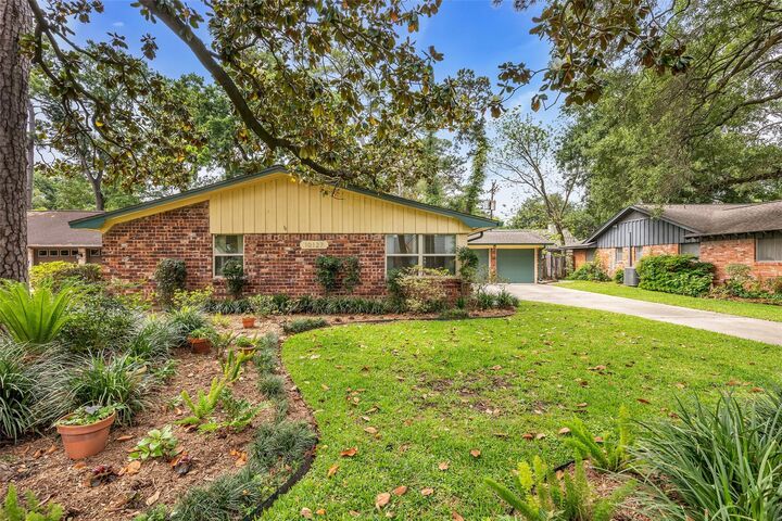 Property Photo:  10127 Hazelhurst Drive  TX 77043 