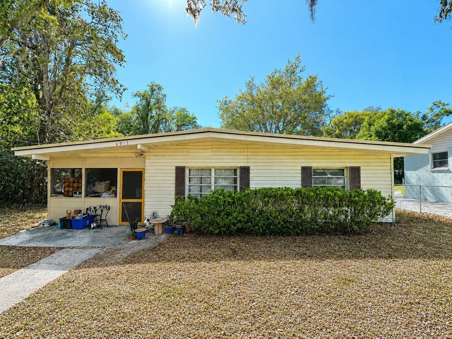 Property Photo:  6013 Idle A While Circle  FL 33523 