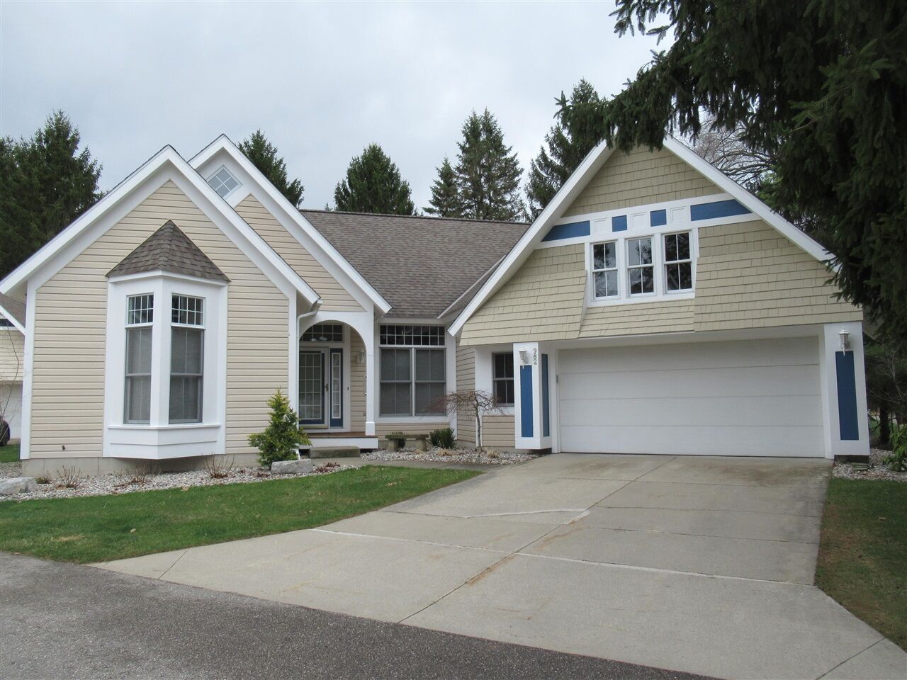 Property Photo:  982 Sunflower Court 19  MI 49424-6613 