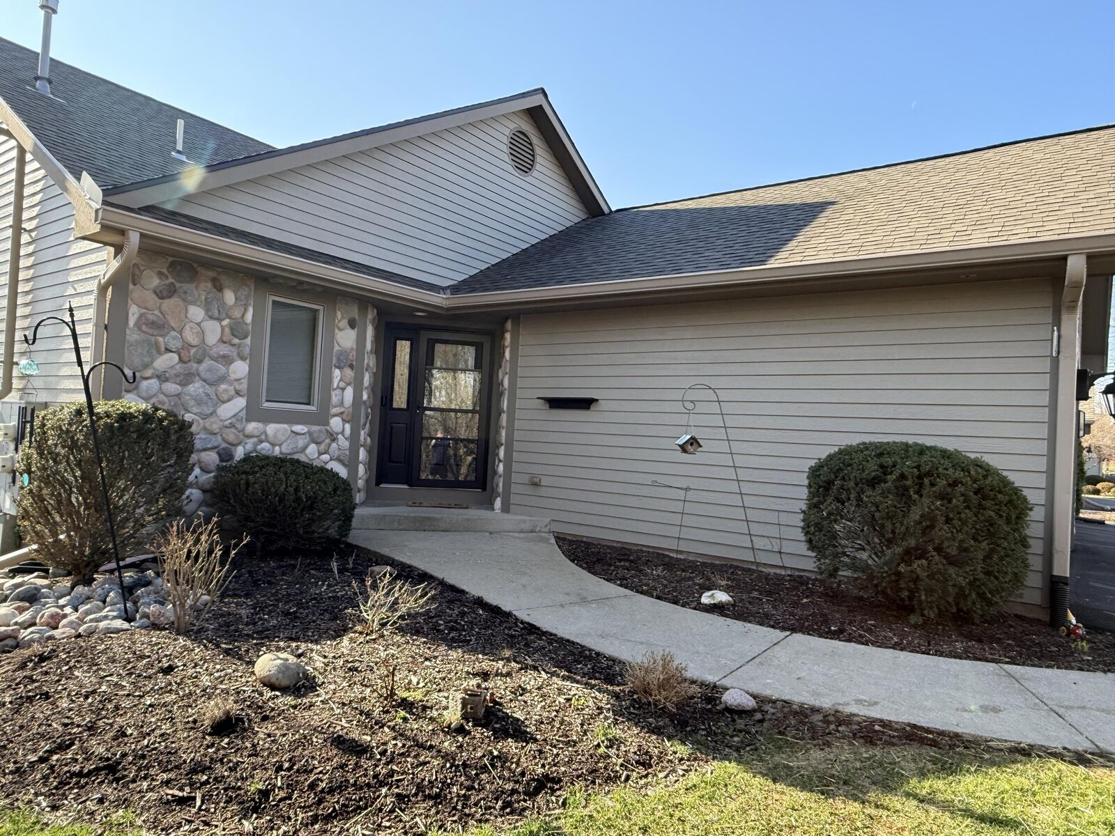 Property Photo: 426 Oak Tree Ct WI 53029
