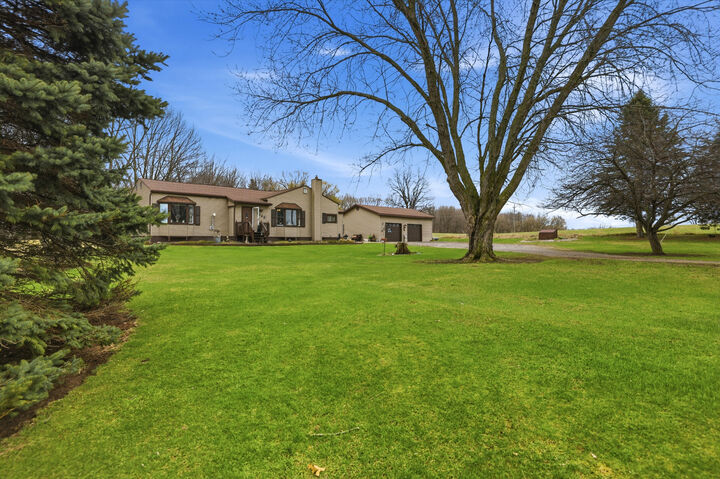 Property Photo:  
