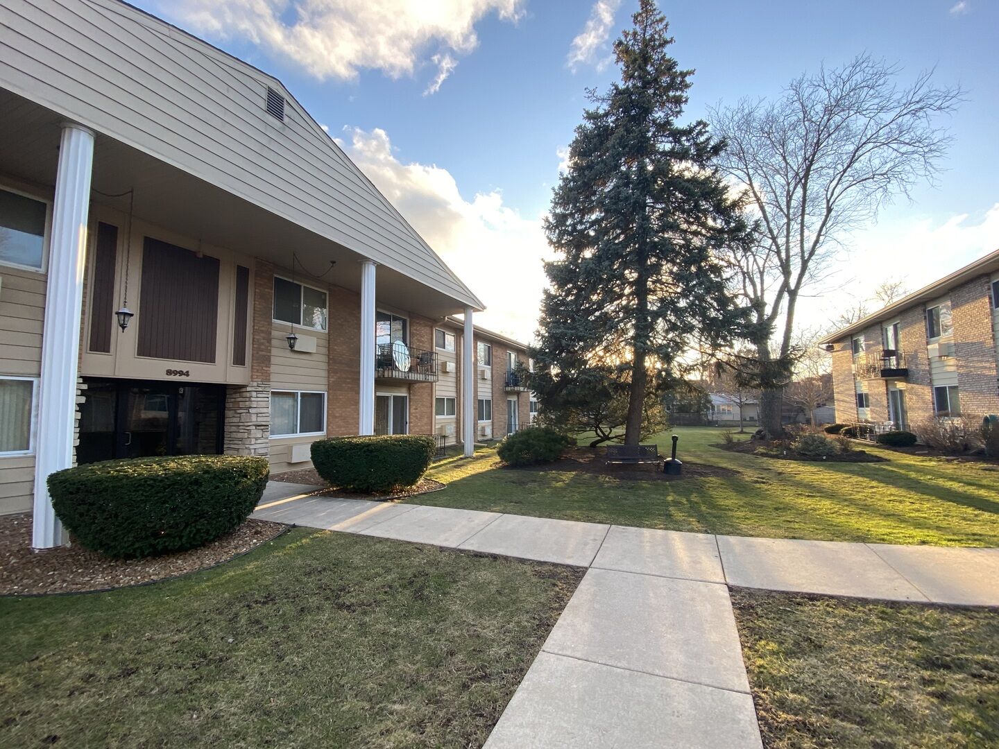 Property Photo:  8994 Kennedy Drive 1B  IL 60016 