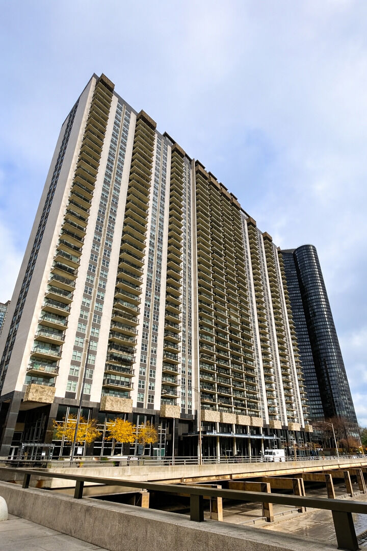 Property Photo:  400 E Randolph Street 3314  IL 60601 