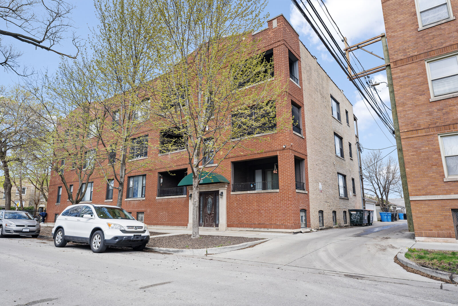 Property Photo:  3918 W Roscoe Street 2  IL 60618 