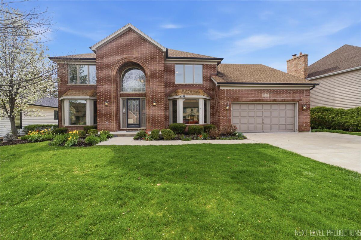 Property Photo:  1872 Jahns Drive  IL 60189 