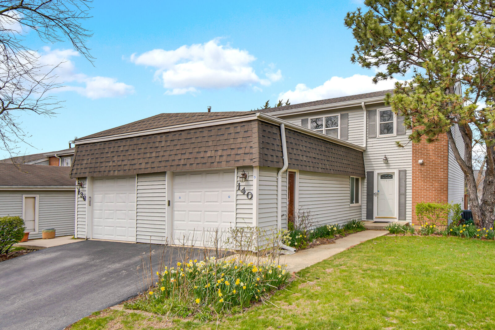 Property Photo:  140 Leslie Lane  IL 60440 