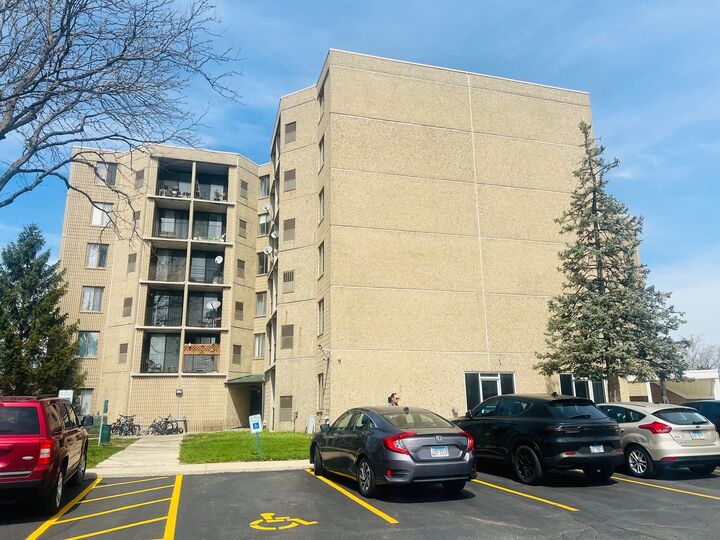 Property Photo:  1750 N Marywood Avenue 513  IL 60505 