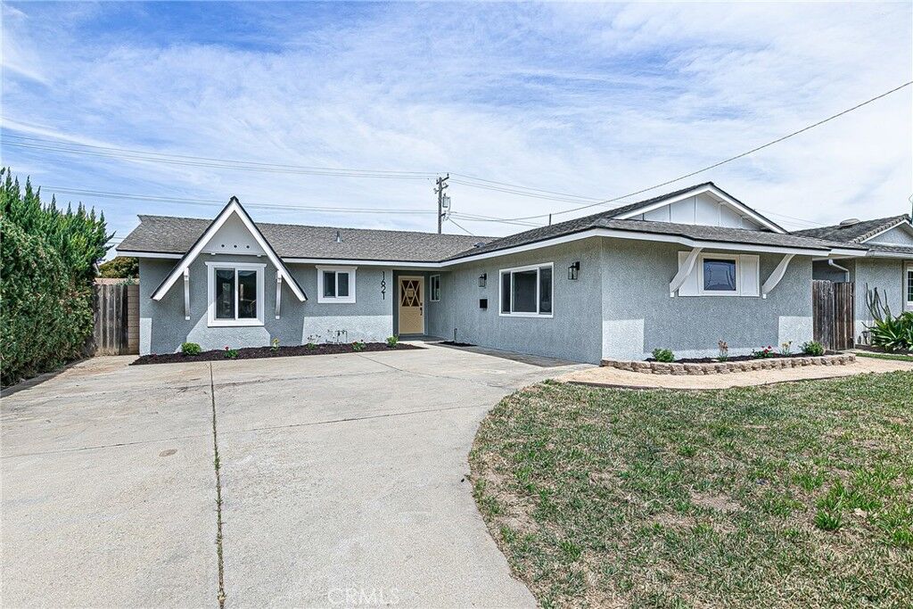 Property Photo:  1621 W Pine  CA 93436 