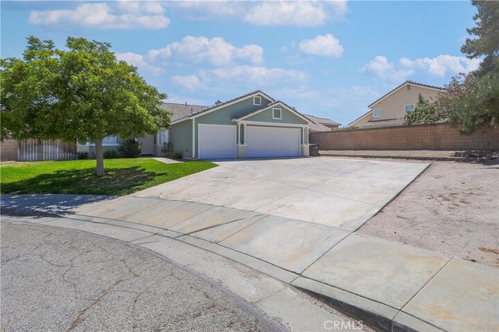 Property Photo:  39434 Obsidian Court  CA 93551 