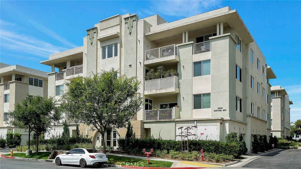 Property Photo:  13021 Central Avenue 402  CA 90250 
