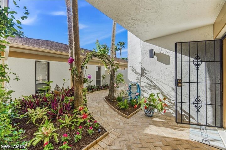 Property Photo:  517 Lake Louise Circle 103  FL 34110 