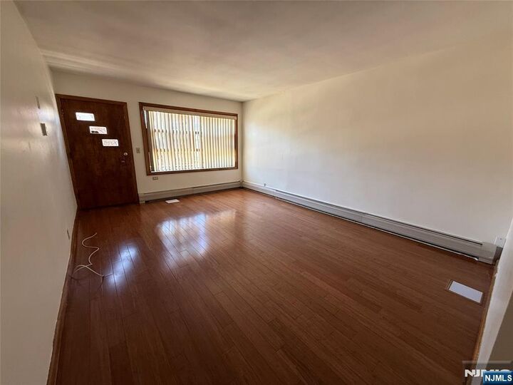 Property Photo:  48 Stuyvesant Avenue 1  NJ 07071 