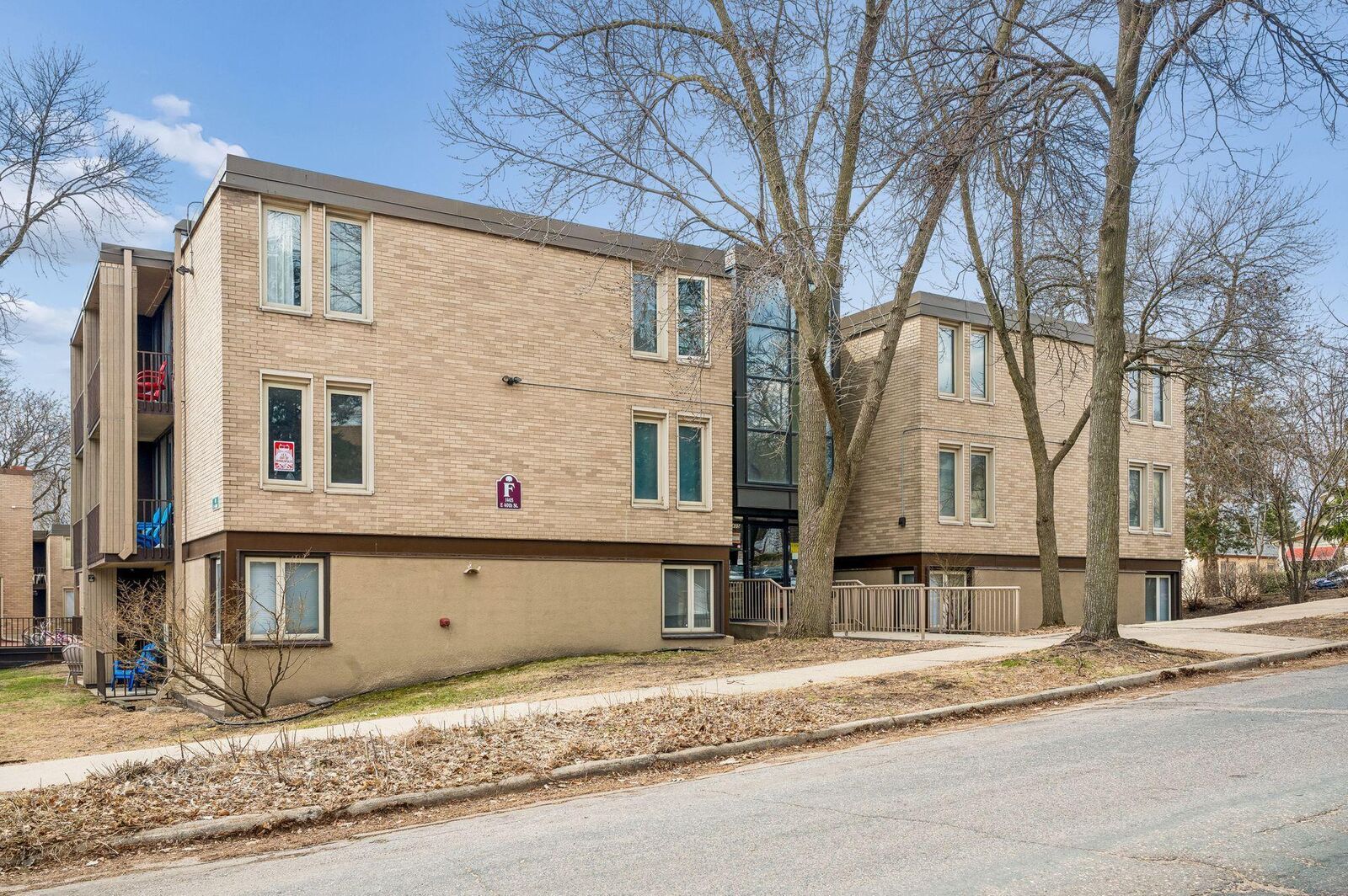 Property Photo:  1405 E 40th Street 18F  MN 55407 