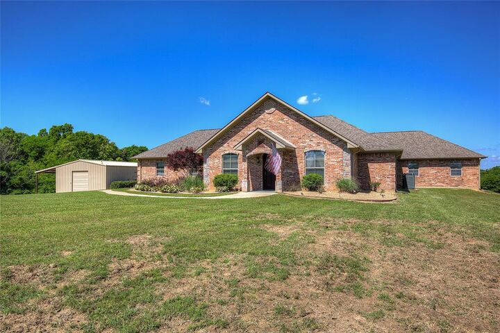 Property Photo:  690 County Road 3020  TX 75457 