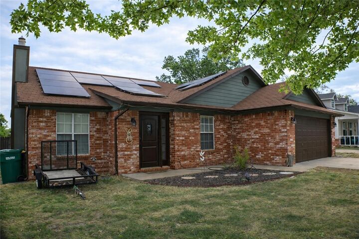 Property Photo:  3807 W Locust Street  AR 72756 