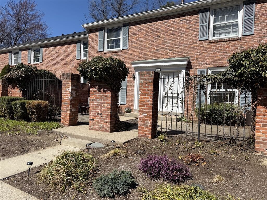 Property Photo:  58 Williamsburg Dr 58  MA 01108 