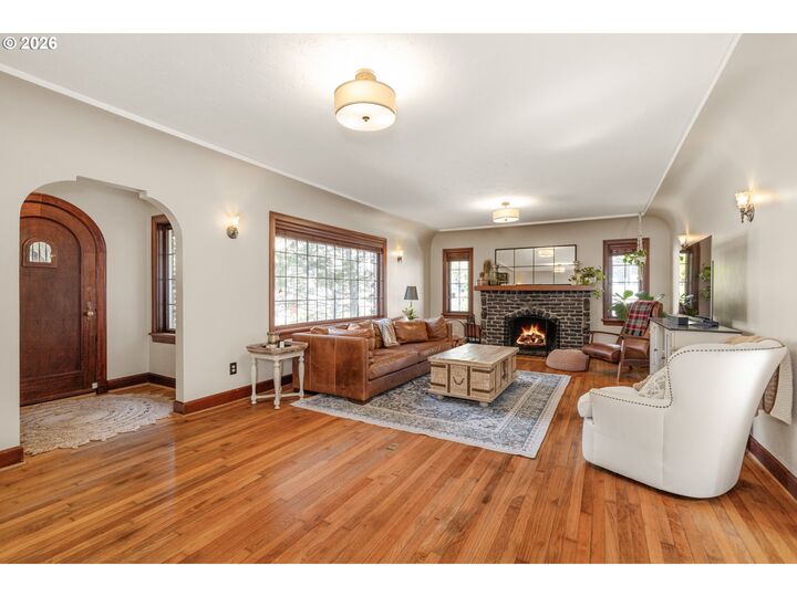 Property Photo:  626 SW Comus Ct  OR 97219 