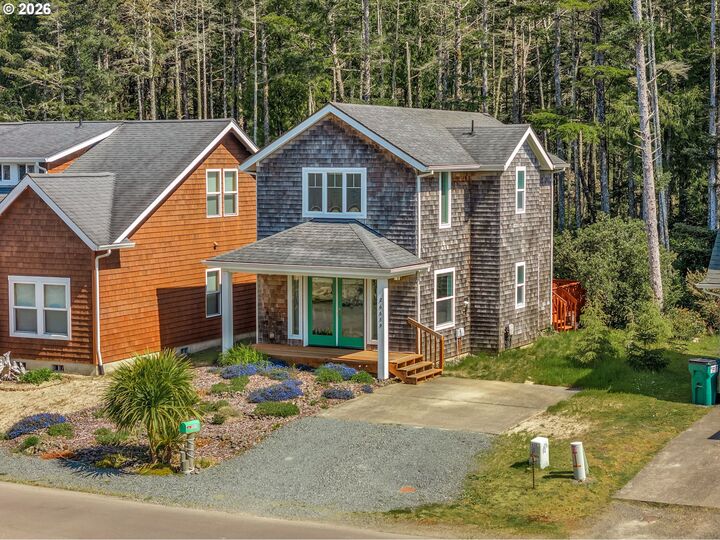 Property Photo: 26659 Kittiwake Dr OR 97136