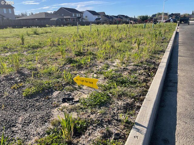 Property Photo: 2242 NW Fendle Way OR 97128