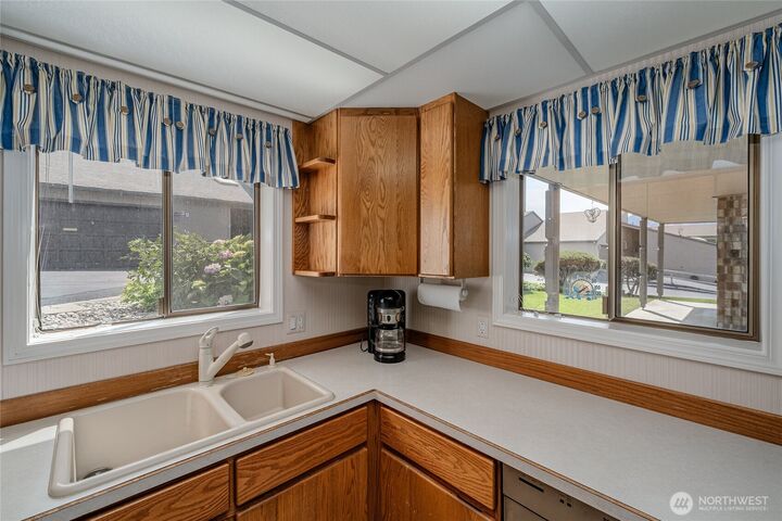 Property Photo:  225  19th Street 31  WA 98802 