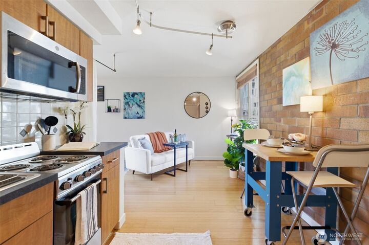 Property Photo: 905 Cherry Street 306 WA 98104