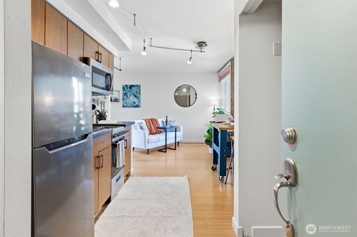 Property Photo:  905  Cherry Street 306  WA 98104 