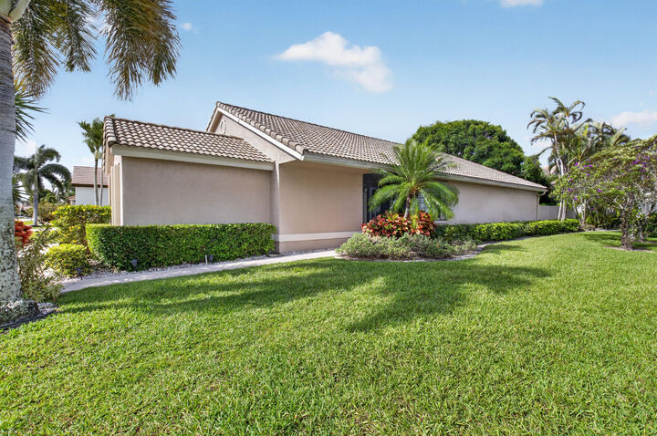 Property Photo:  10387 Lexington Circle S  FL 33436 
