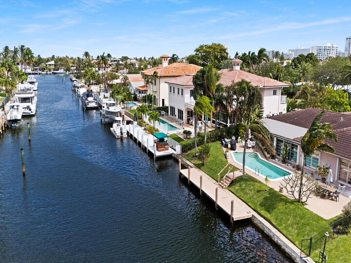 Property Photo: 2881 NE 22nd Court FL 33062